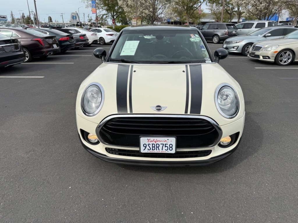 2016 MINI Cooper Clubman Image 2