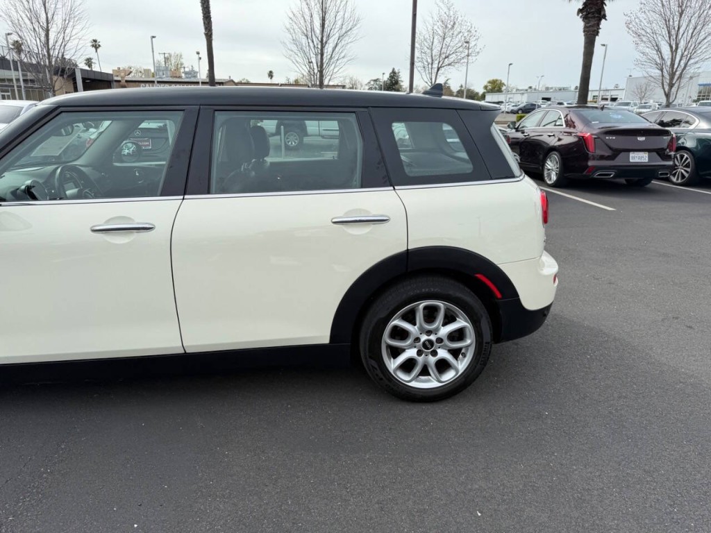 2016 MINI Cooper Clubman Image 8