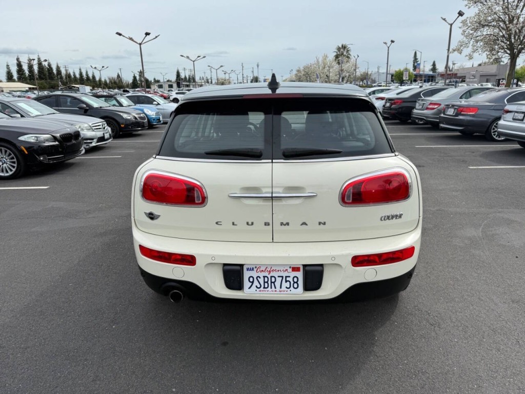 2016 MINI Cooper Clubman Image 11