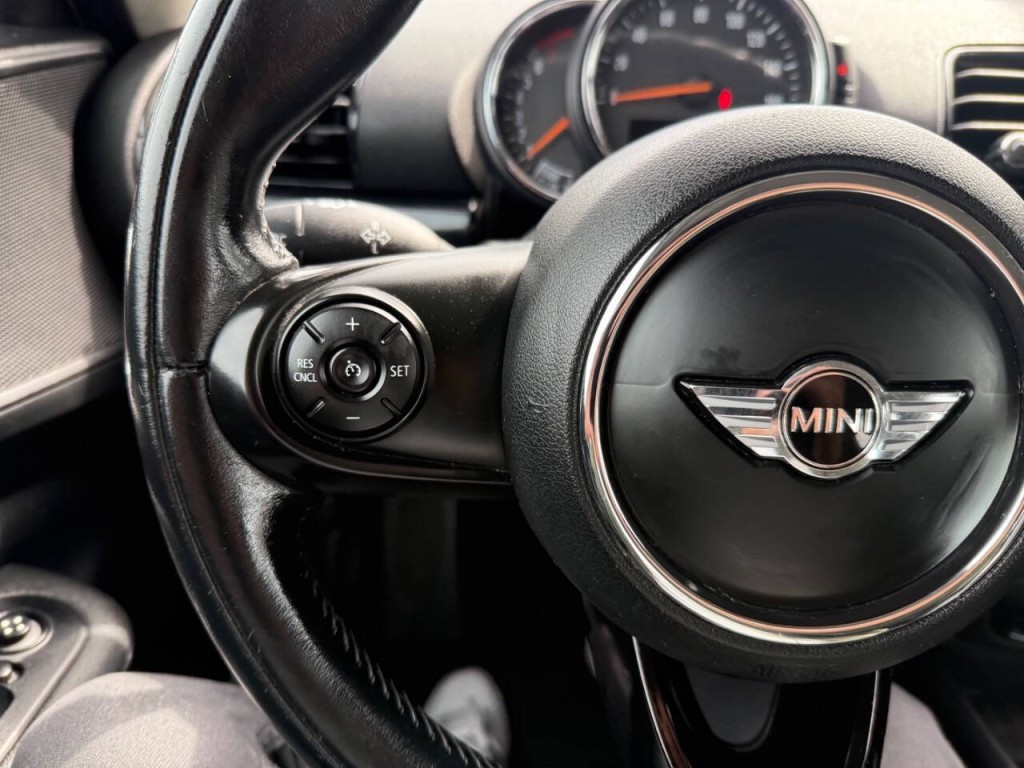 2016 MINI Cooper Clubman Image 18