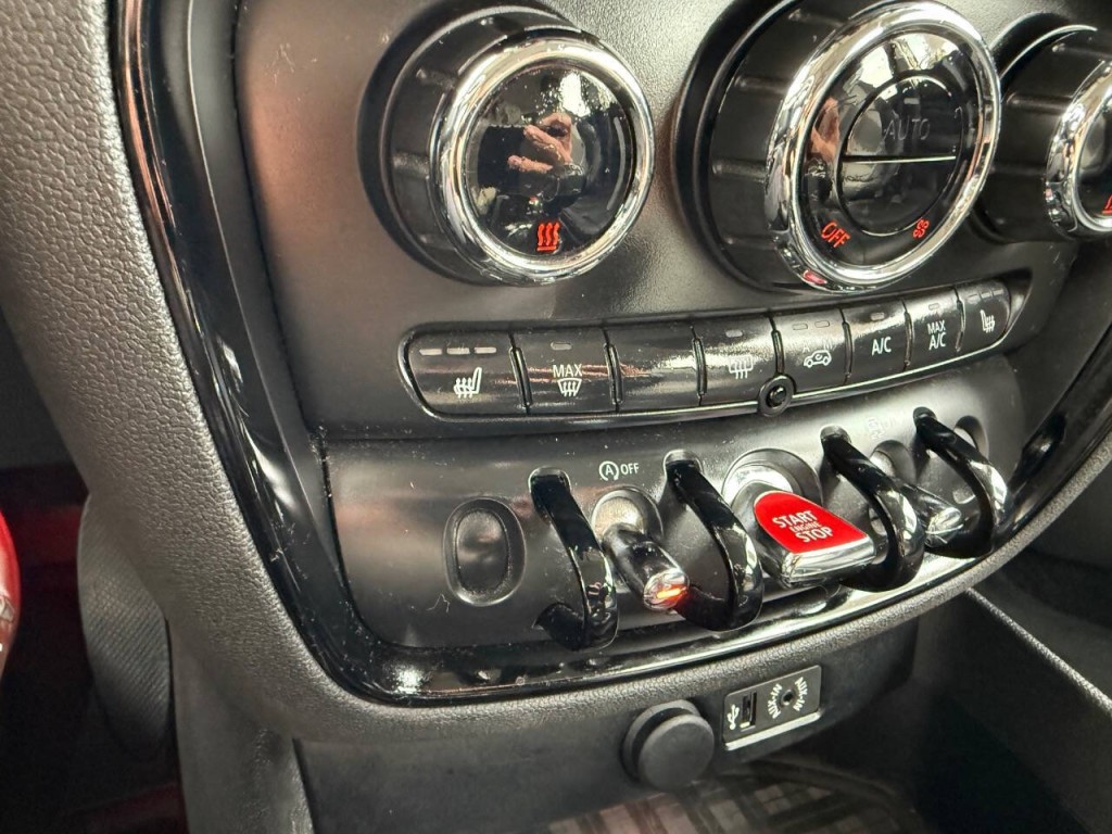 2016 MINI Cooper Clubman Image 19