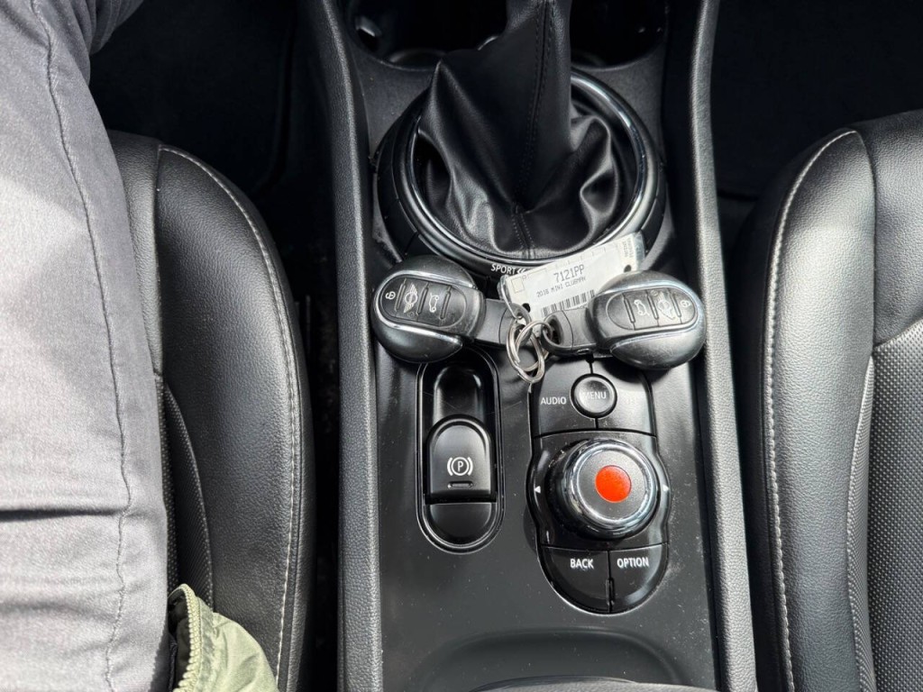 2016 MINI Cooper Clubman Image 25