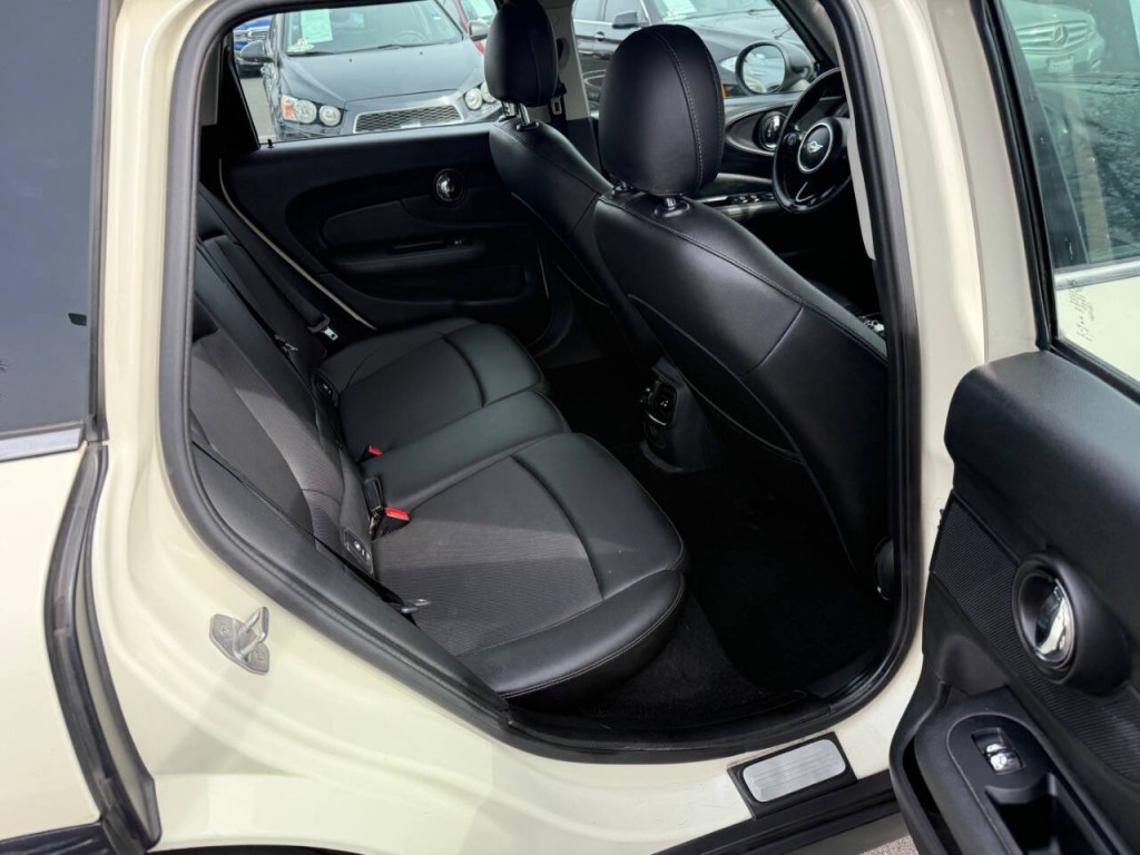 2016 MINI Cooper Clubman Image 32