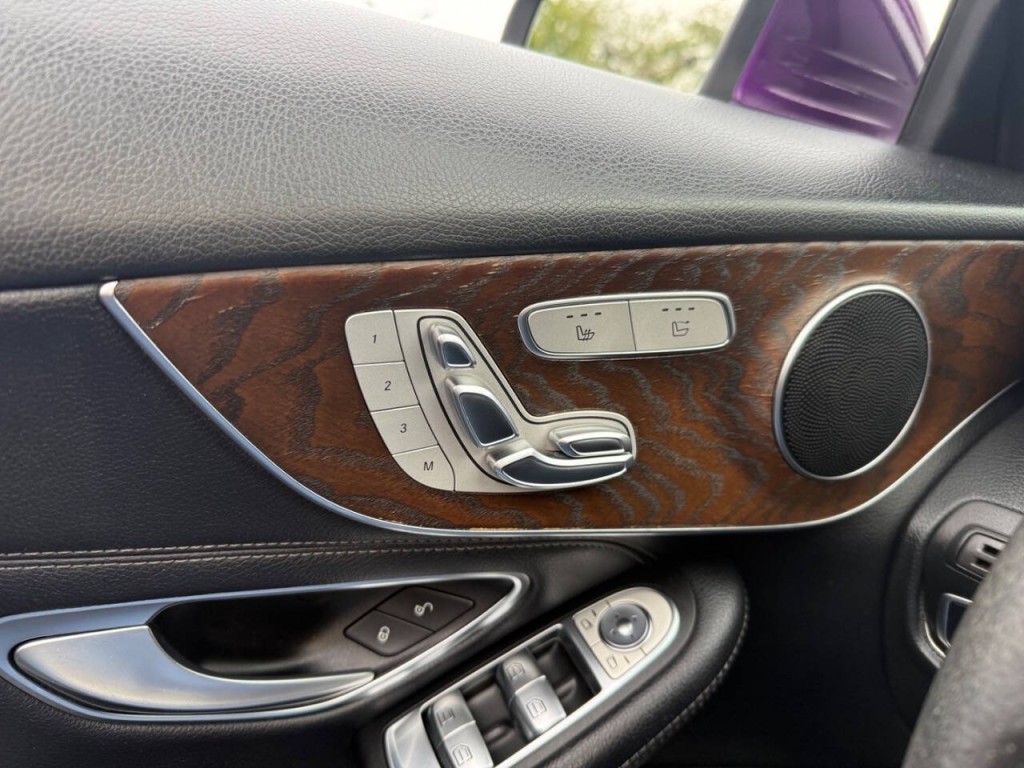 2018 Mercedes-Benz C-Class Image 18