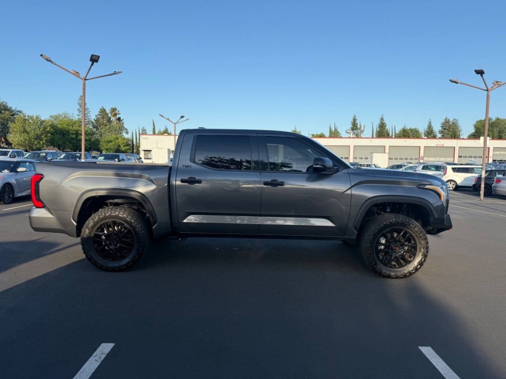 2023 Toyota Tundra Image 5