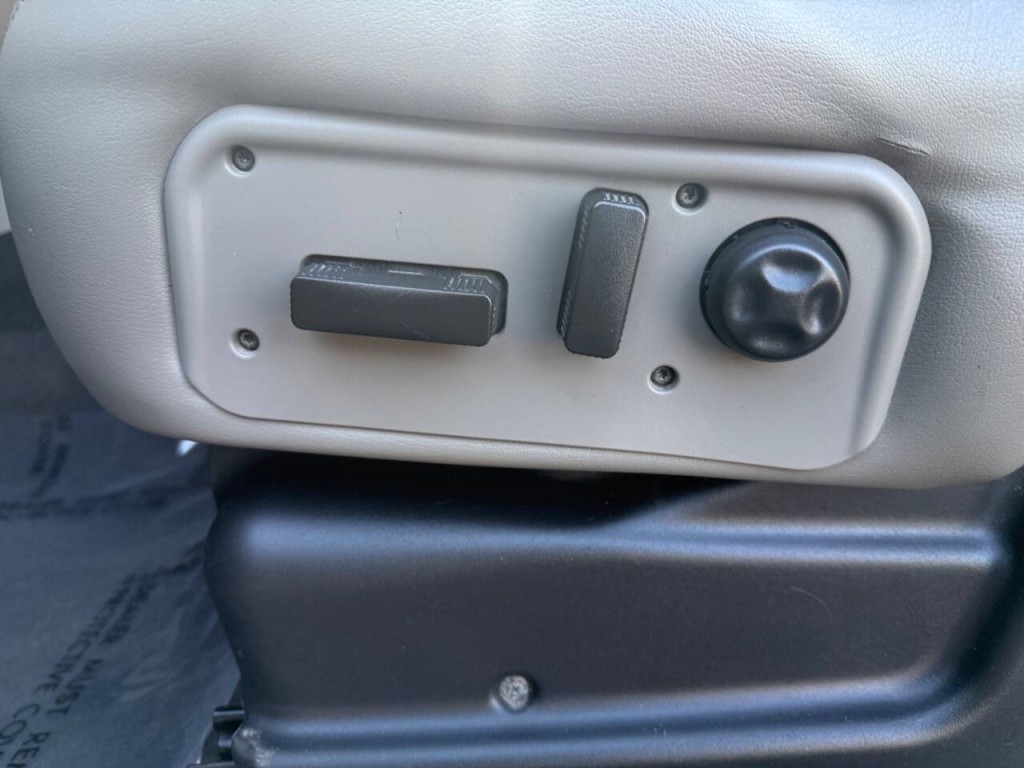 2003 HUMMER H2 Image 18