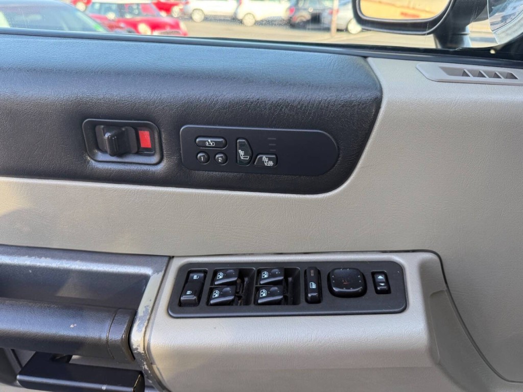 2003 HUMMER H2 Image 19