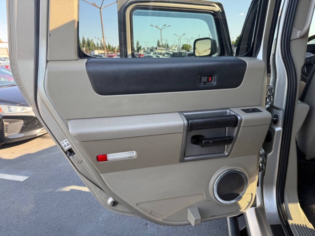2003 HUMMER H2 Image 22