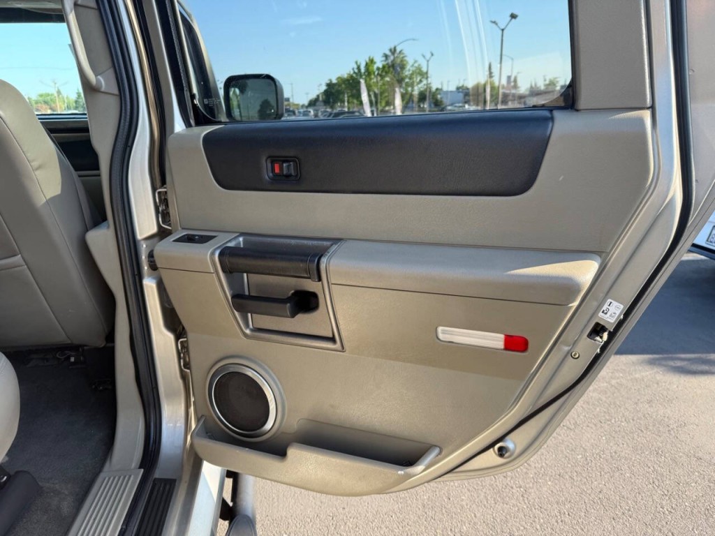 2003 HUMMER H2 Image 29