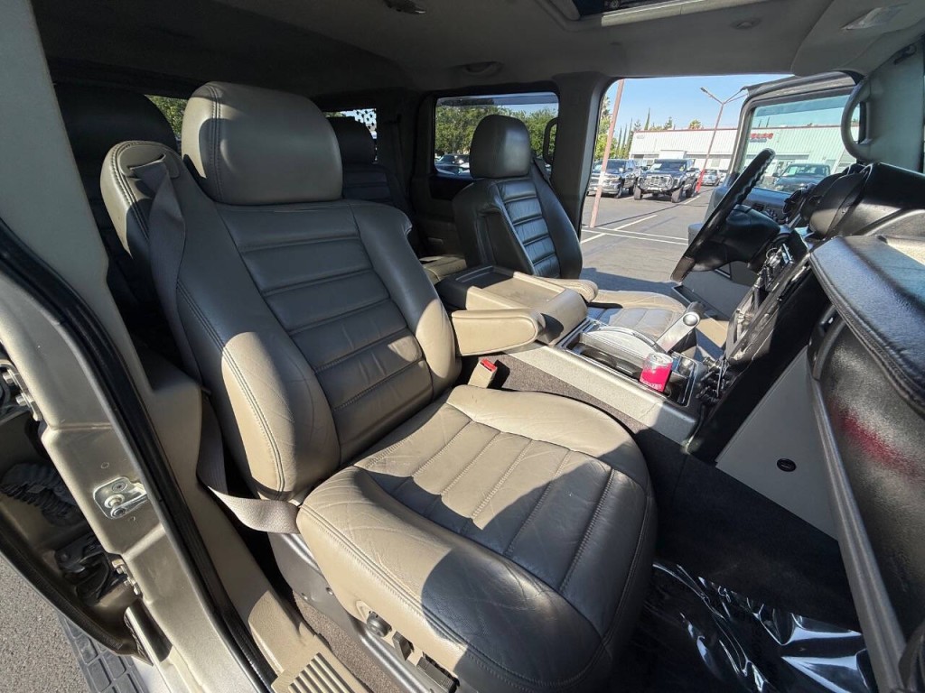 2003 HUMMER H2 Image 30