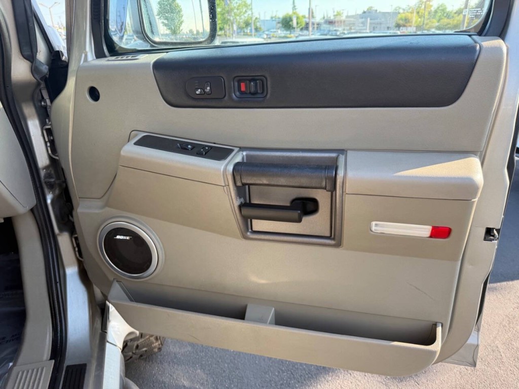 2003 HUMMER H2 Image 31