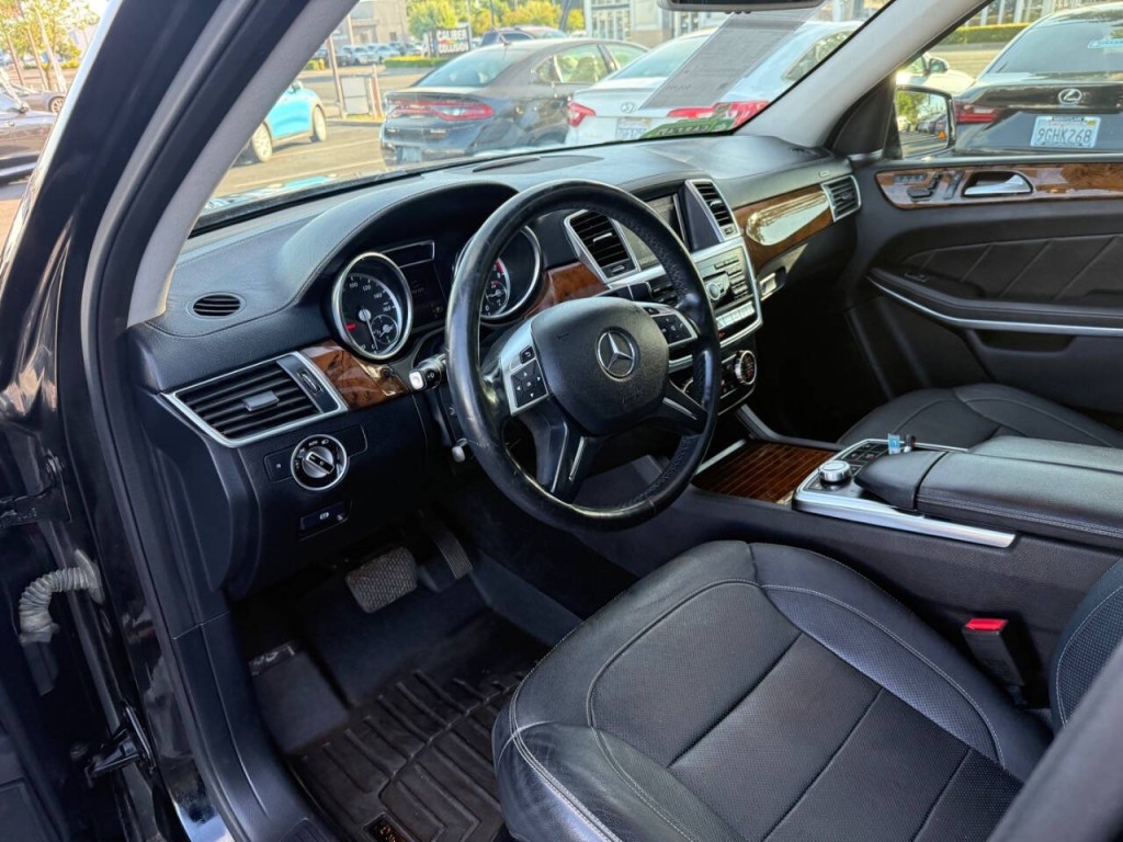 2015 Mercedes-Benz GL-Class Image 9
