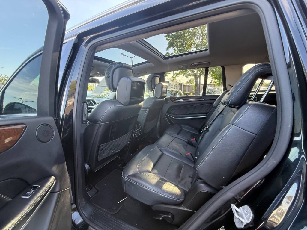 2015 Mercedes-Benz GL-Class Image 11