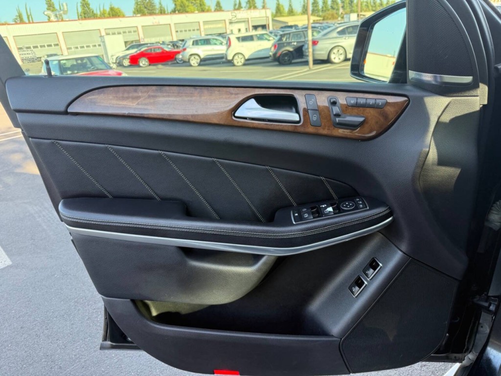 2015 Mercedes-Benz GL-Class Image 37