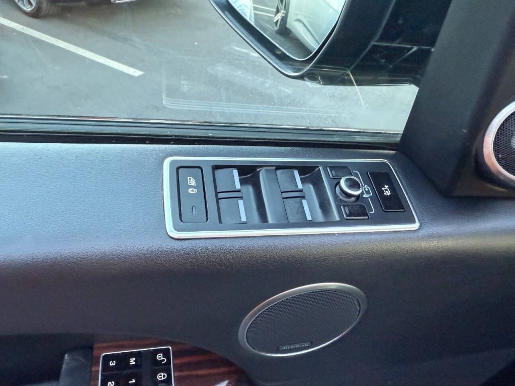 2014 Land Rover Range Rover Image 23