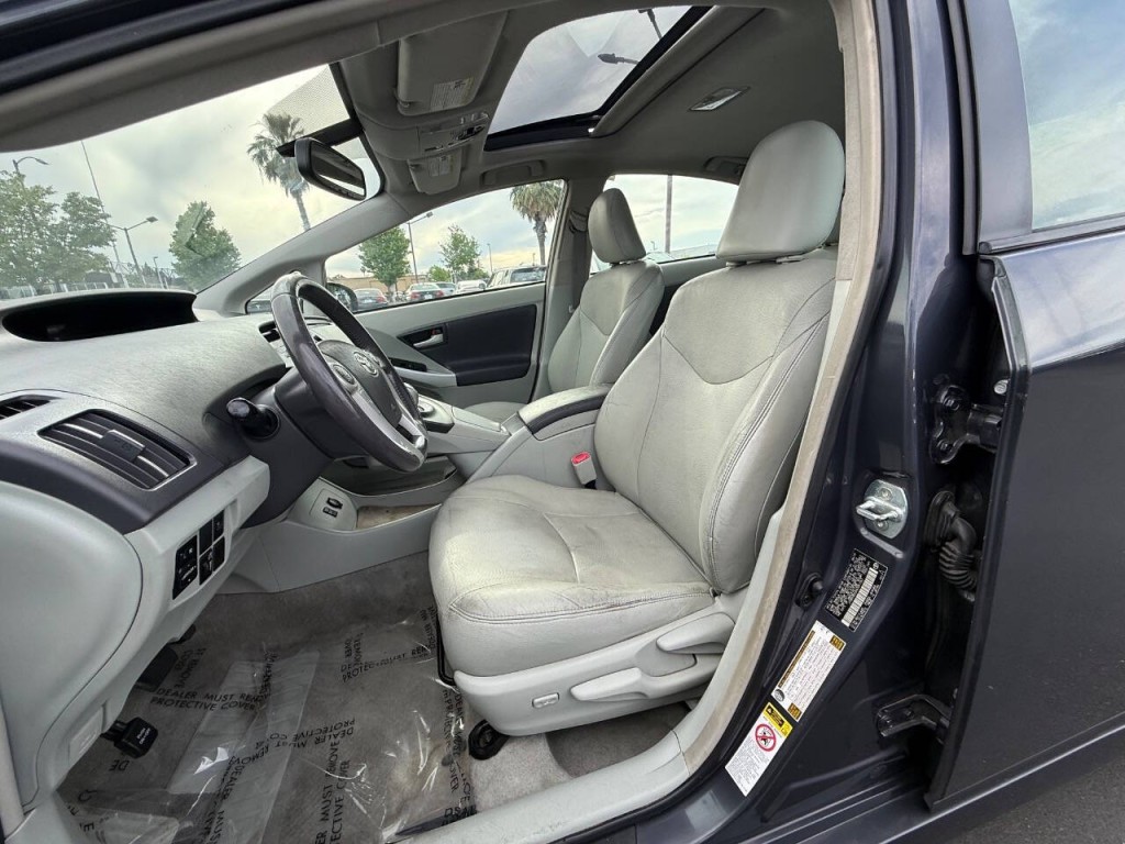 2010 Toyota Prius Image 10