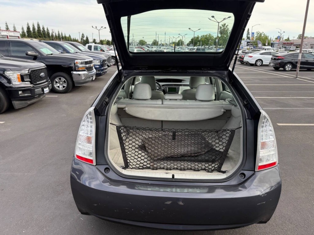 2010 Toyota Prius Image 12