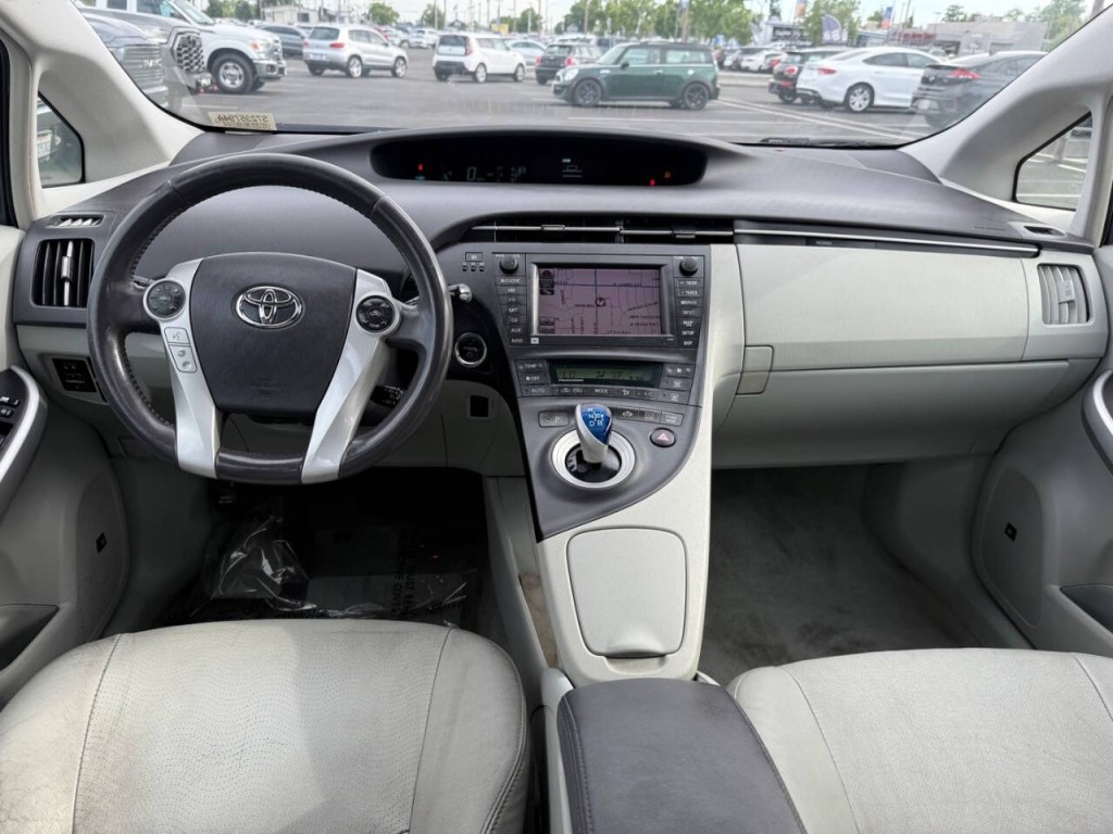 2010 Toyota Prius Image 16