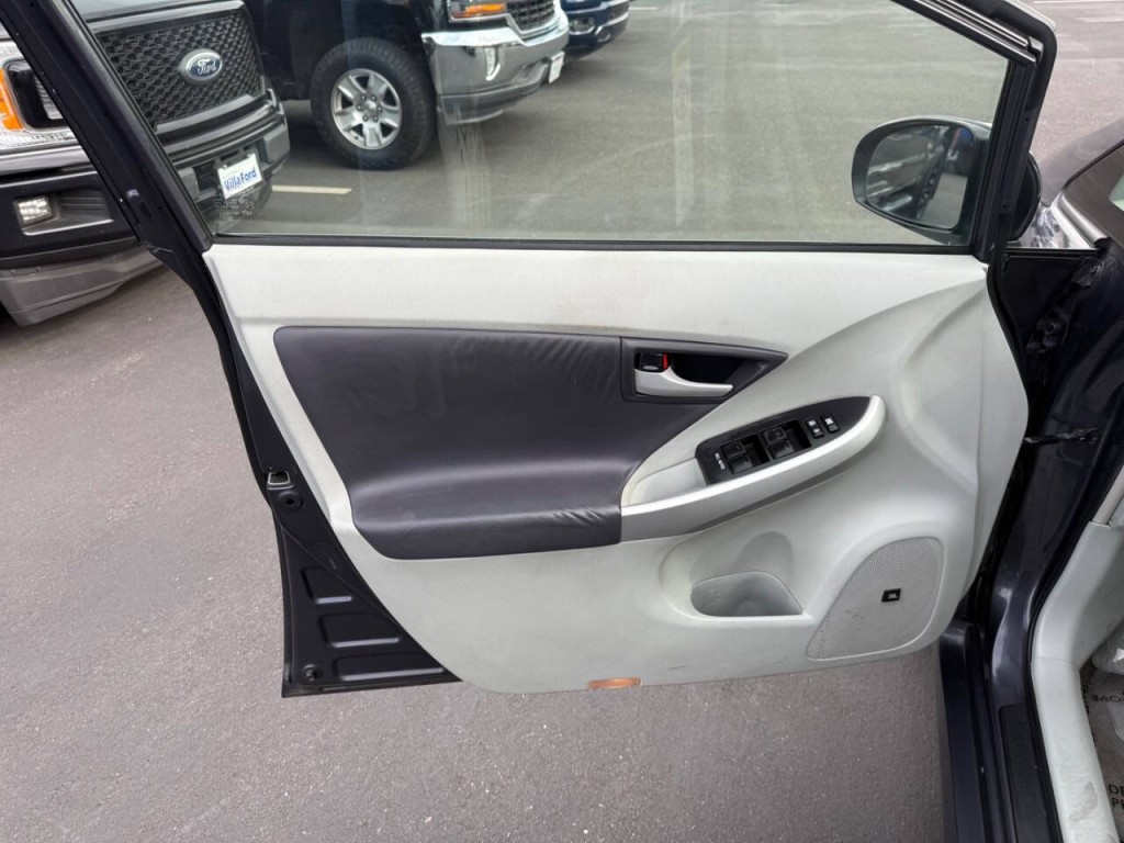 2010 Toyota Prius Image 26