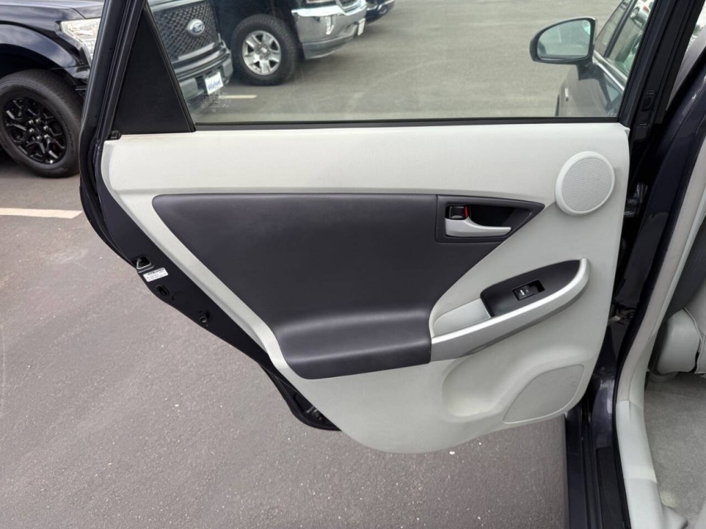 2010 Toyota Prius Image 28