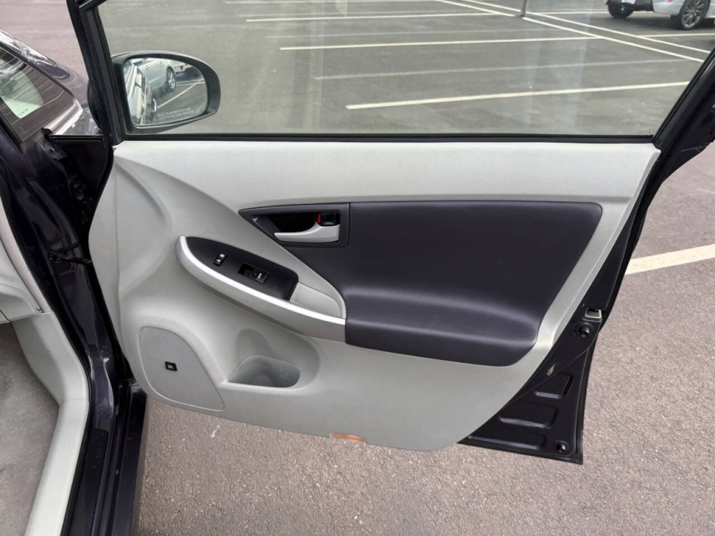 2010 Toyota Prius Image 30