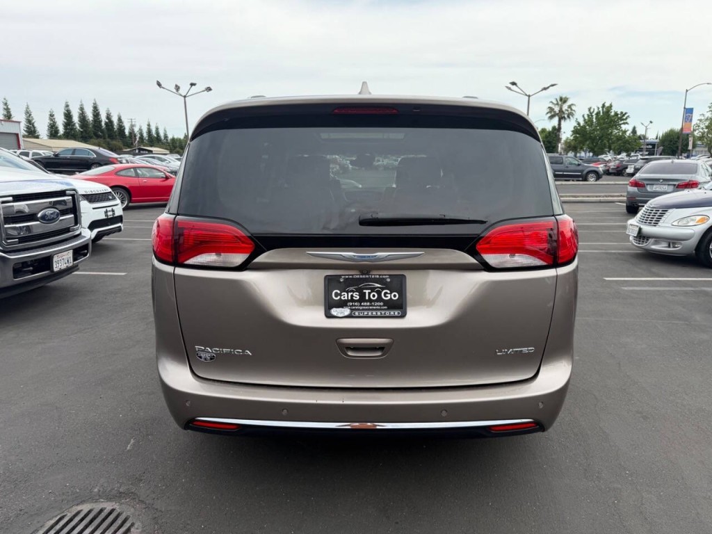 2017 Chrysler Pacifica Image 6