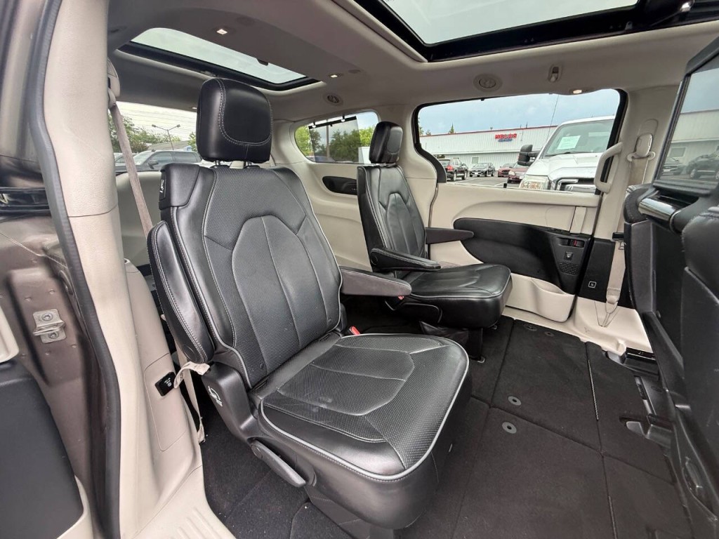 2017 Chrysler Pacifica Image 10