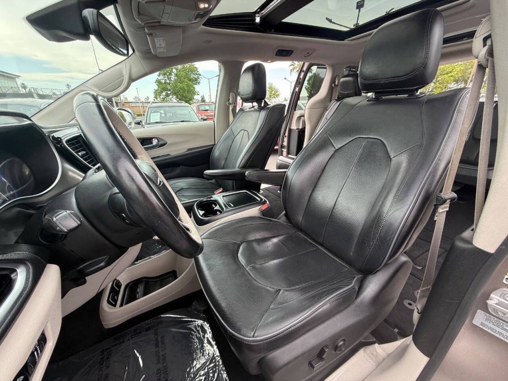2017 Chrysler Pacifica Image 13