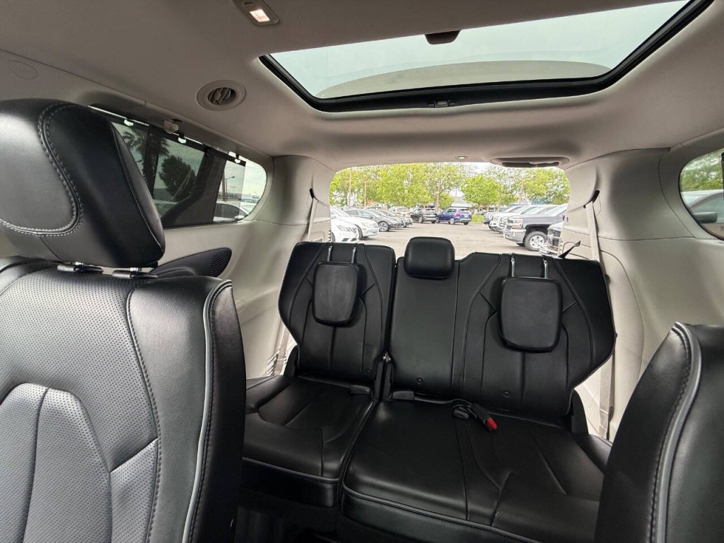 2017 Chrysler Pacifica Image 16