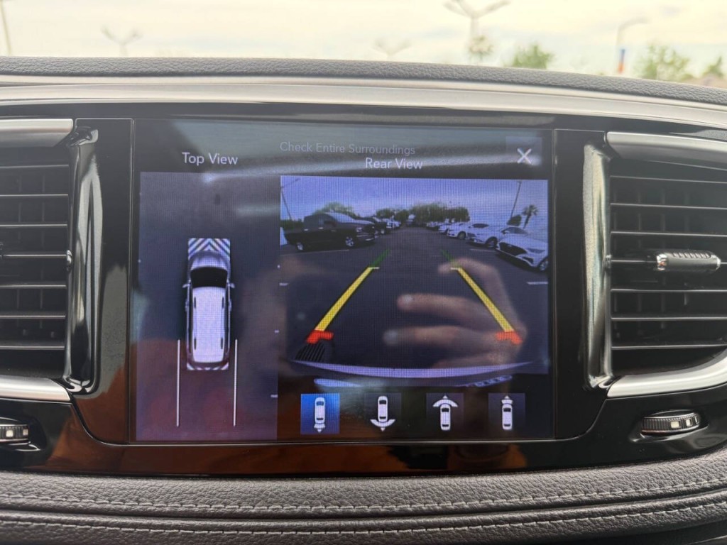 2017 Chrysler Pacifica Image 24