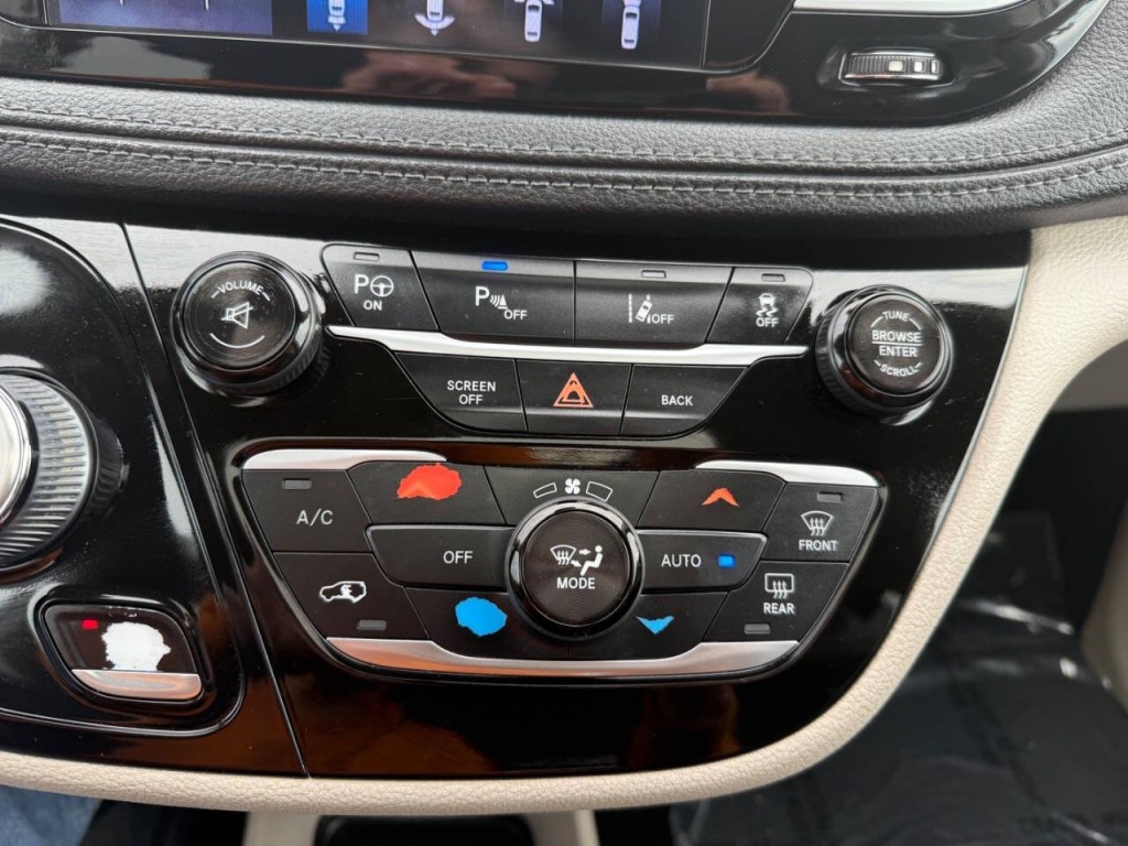 2017 Chrysler Pacifica Image 25