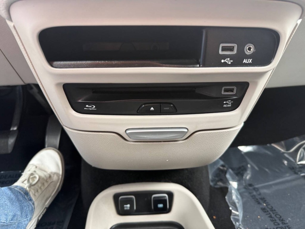 2017 Chrysler Pacifica Image 26