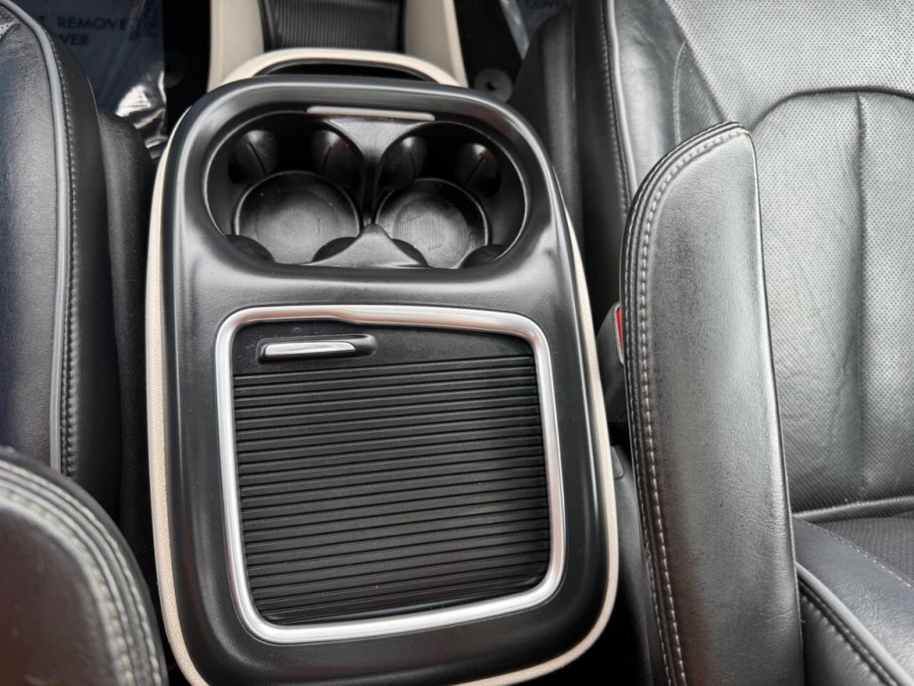 2017 Chrysler Pacifica Image 27