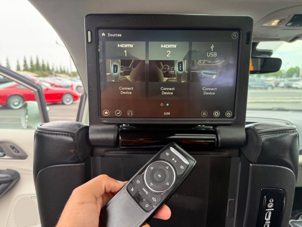 2017 Chrysler Pacifica Image 33