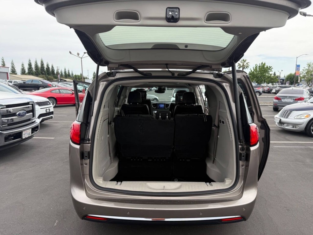 2017 Chrysler Pacifica Image 36