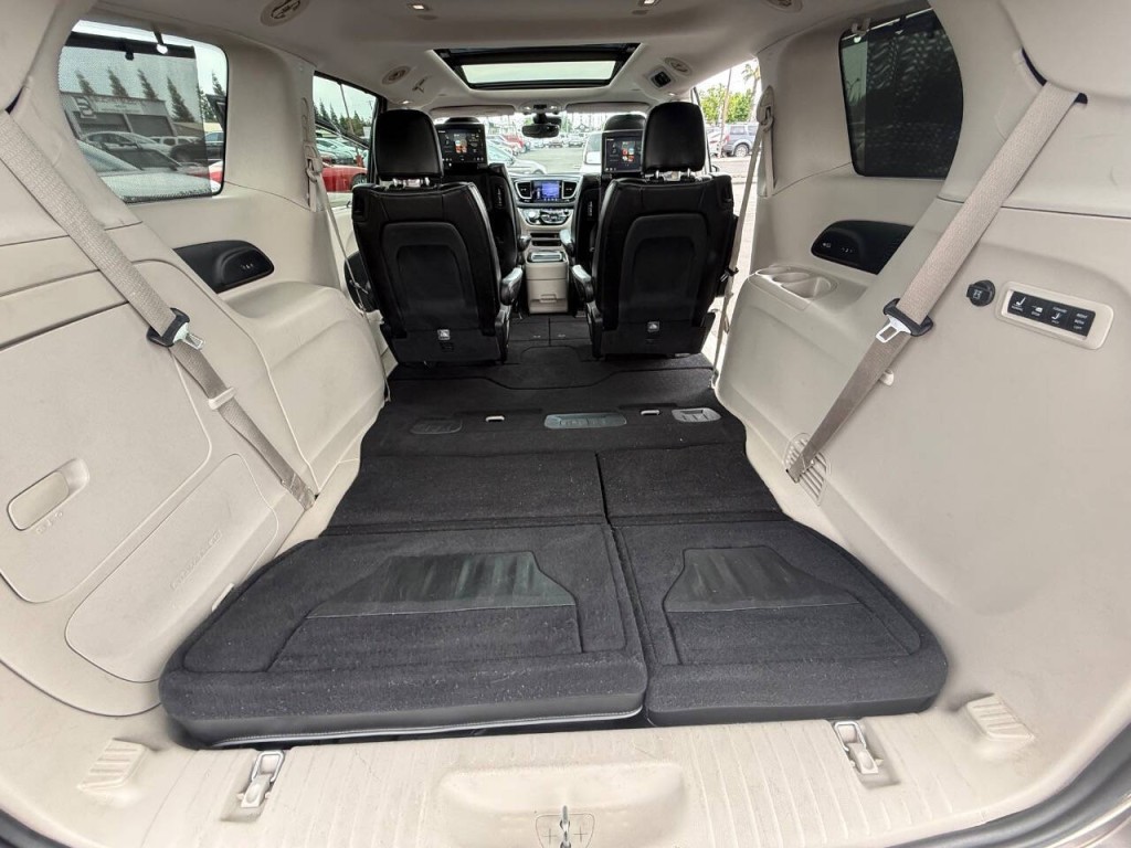 2017 Chrysler Pacifica Image 38