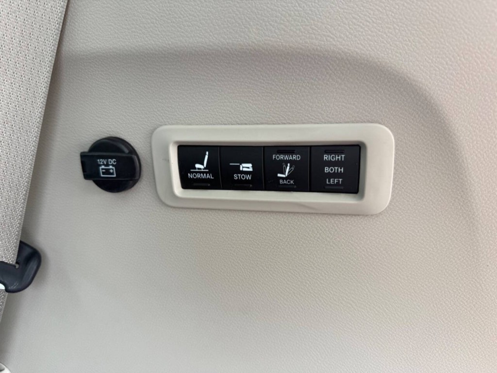 2017 Chrysler Pacifica Image 39