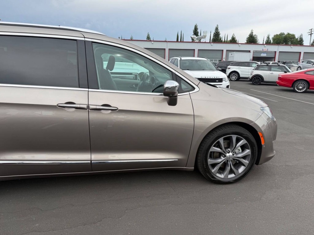 2017 Chrysler Pacifica Image 43