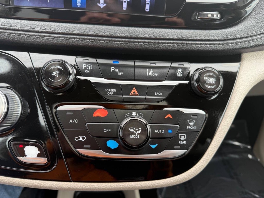 2017 Chrysler Pacifica Image 25