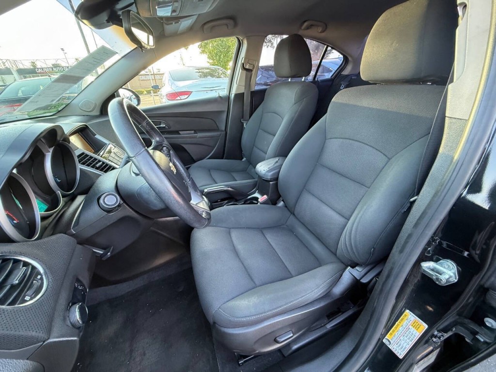 2012 Chevrolet Cruze Image 10