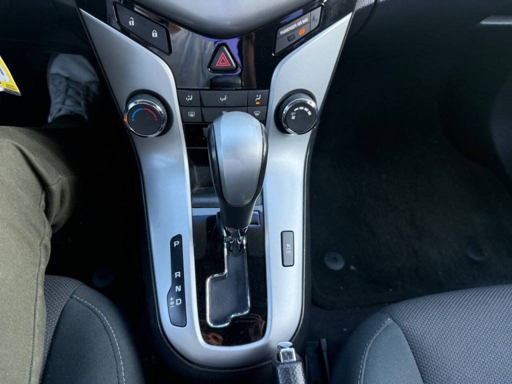 2012 Chevrolet Cruze Image 17