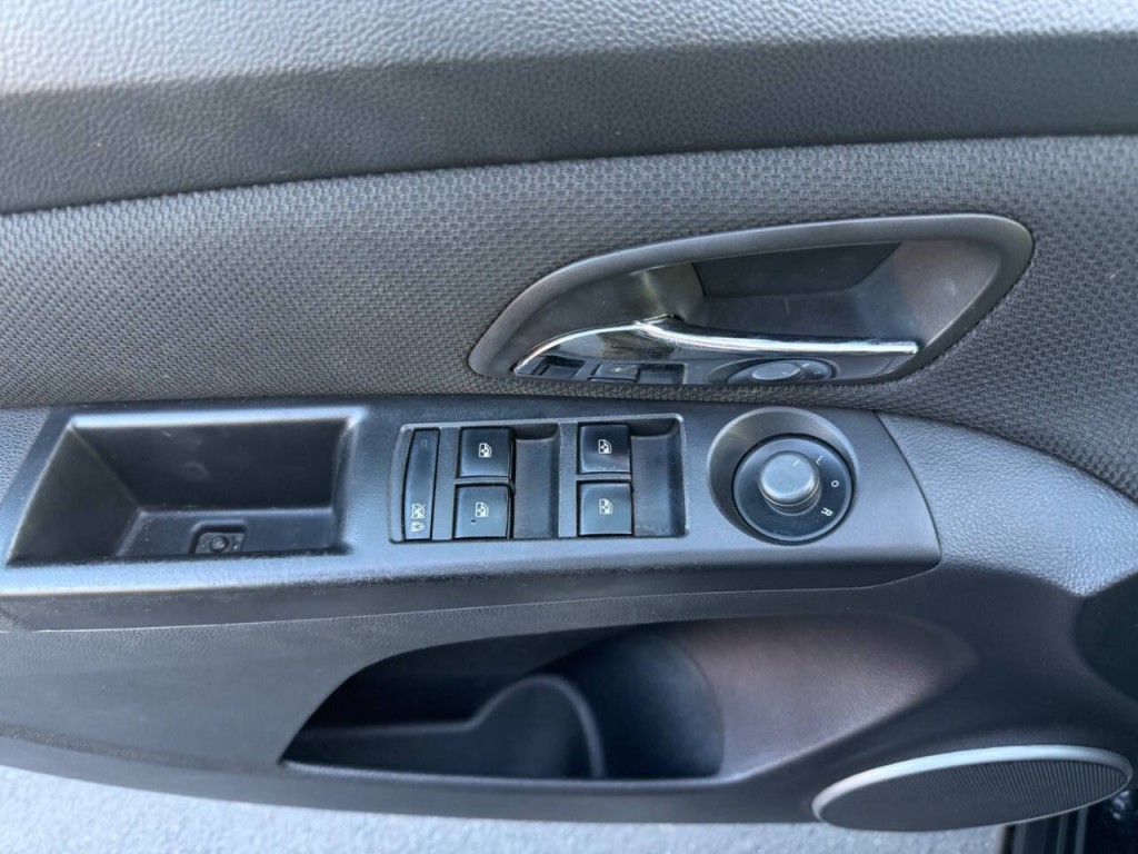 2012 Chevrolet Cruze Image 19