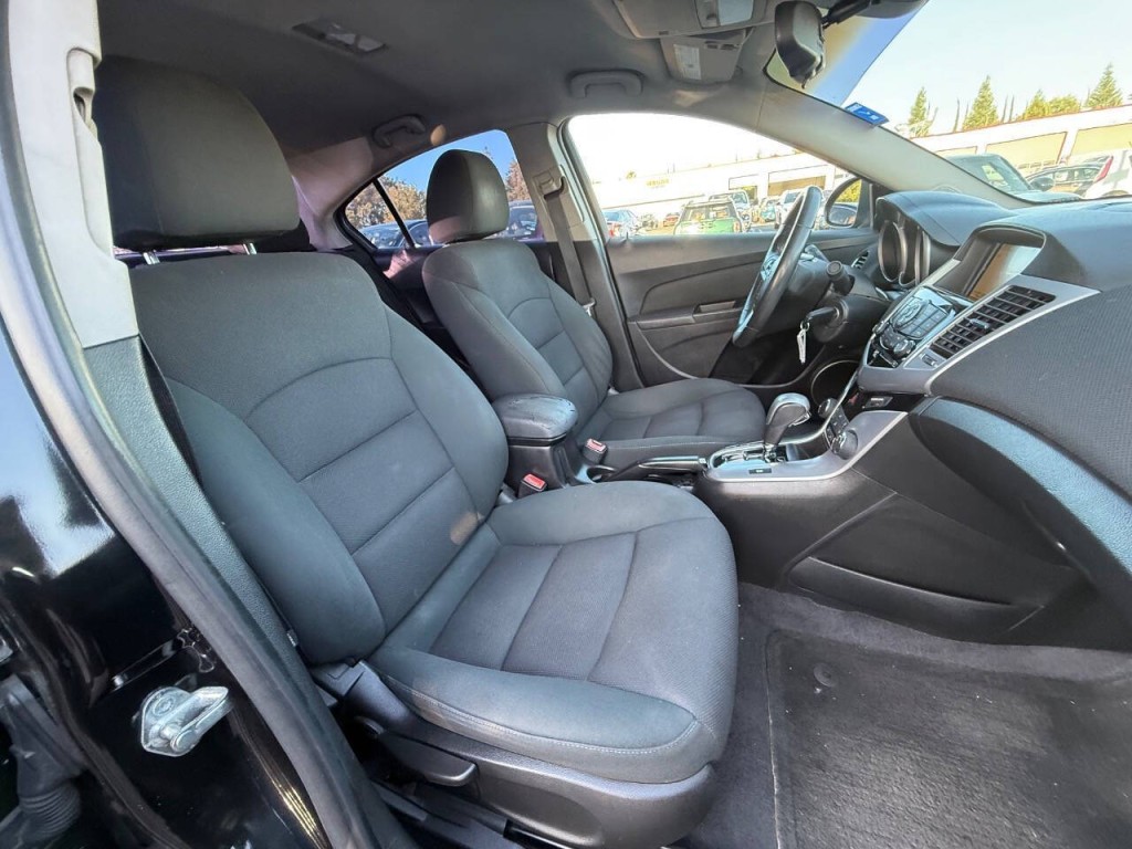 2012 Chevrolet Cruze Image 30