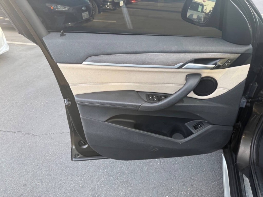 2017 BMW X1 Image 19