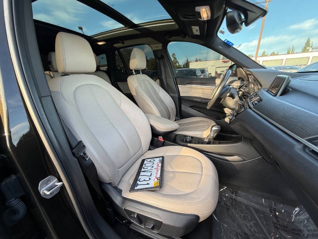 2017 BMW X1 Image 32