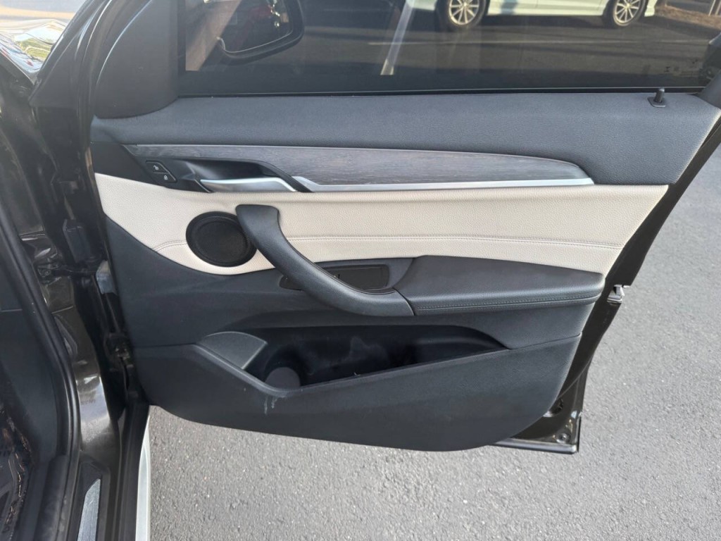 2017 BMW X1 Image 33