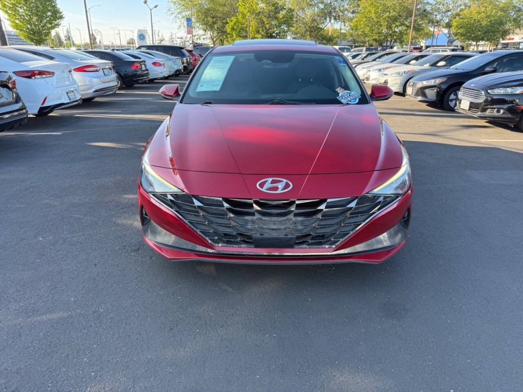 2022 Hyundai Elantra Image 2