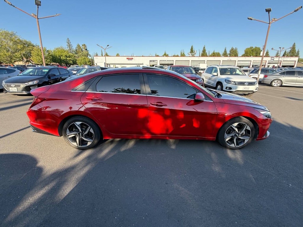 2022 Hyundai Elantra Image 3