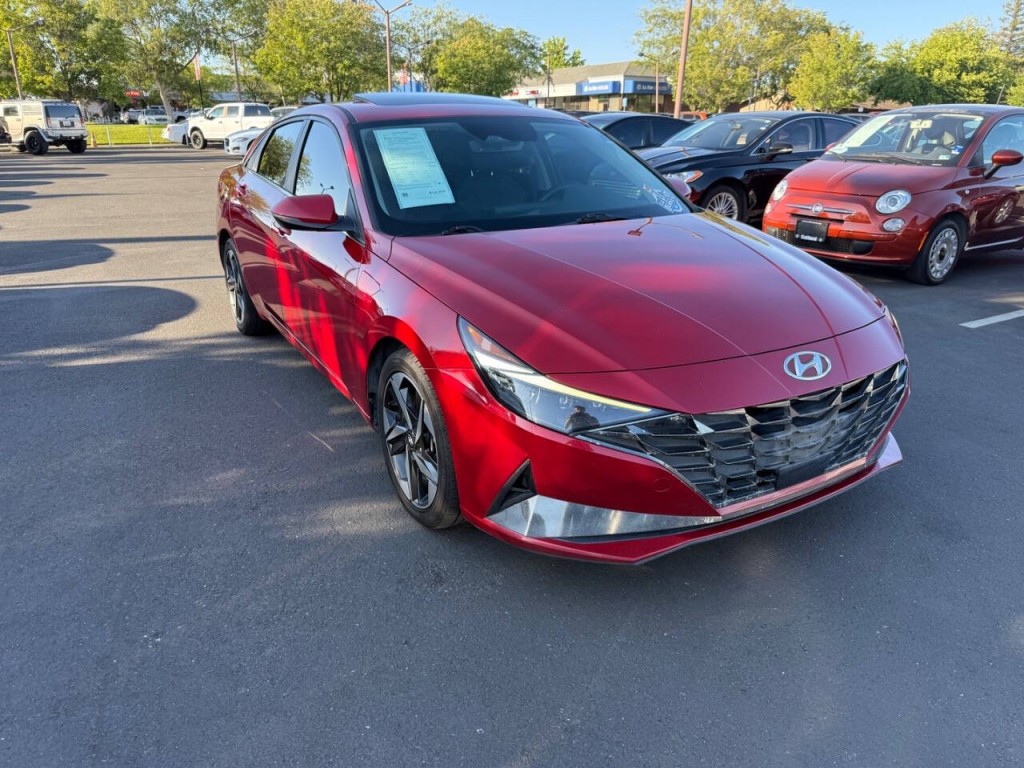 2022 Hyundai Elantra Image 4