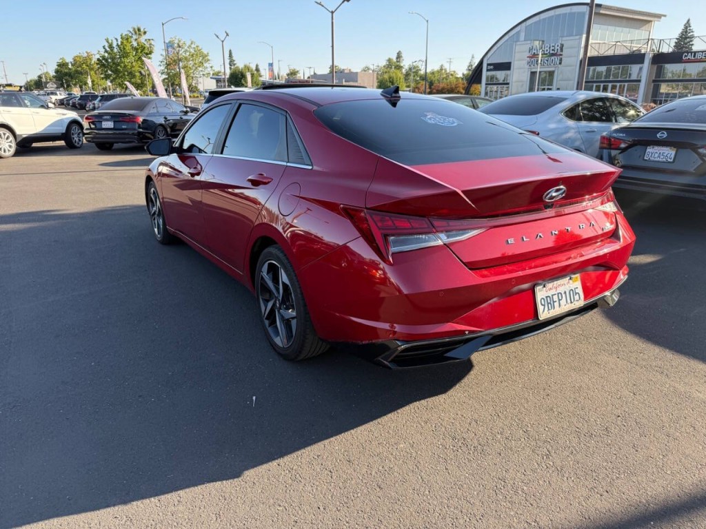 2022 Hyundai Elantra Image 7